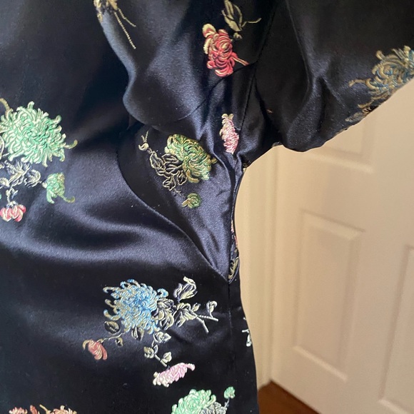 Vintage Hong Kong Dynasty Brocade Dress/Robe - Picture 13 of 15